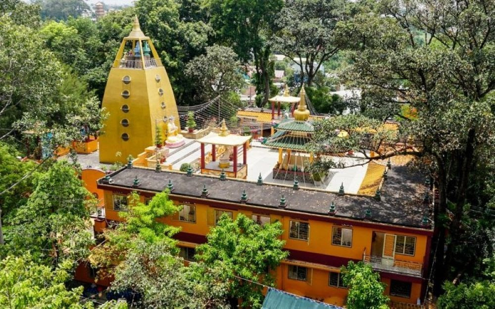 Thuê xe đi 12 cảnh chùa ở Bình Dương